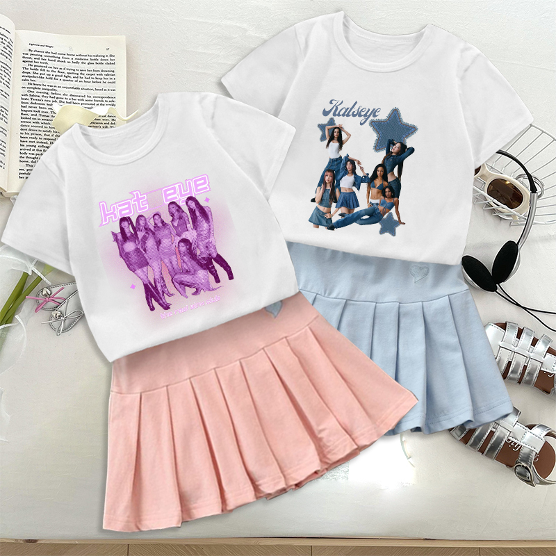 Embroidery Abaya - ファッションK-POP K-KATSEYE Tシャツプリーツスカートセットファッションラブ刺繍ピンクブルードレスキュート半袖ヒップホップガールズギフト