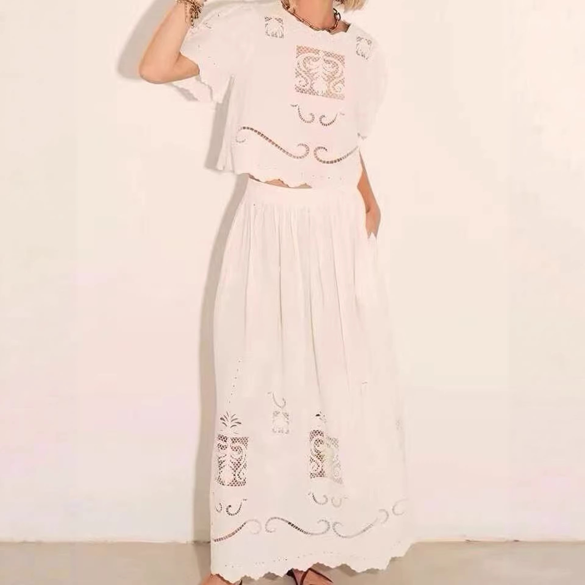 Embroidery Effect - スリム効果のある透かし刺繍入りトップスとミディスカートのファッションセット レディース 春夏新作 韓国風 カジュアルウェア