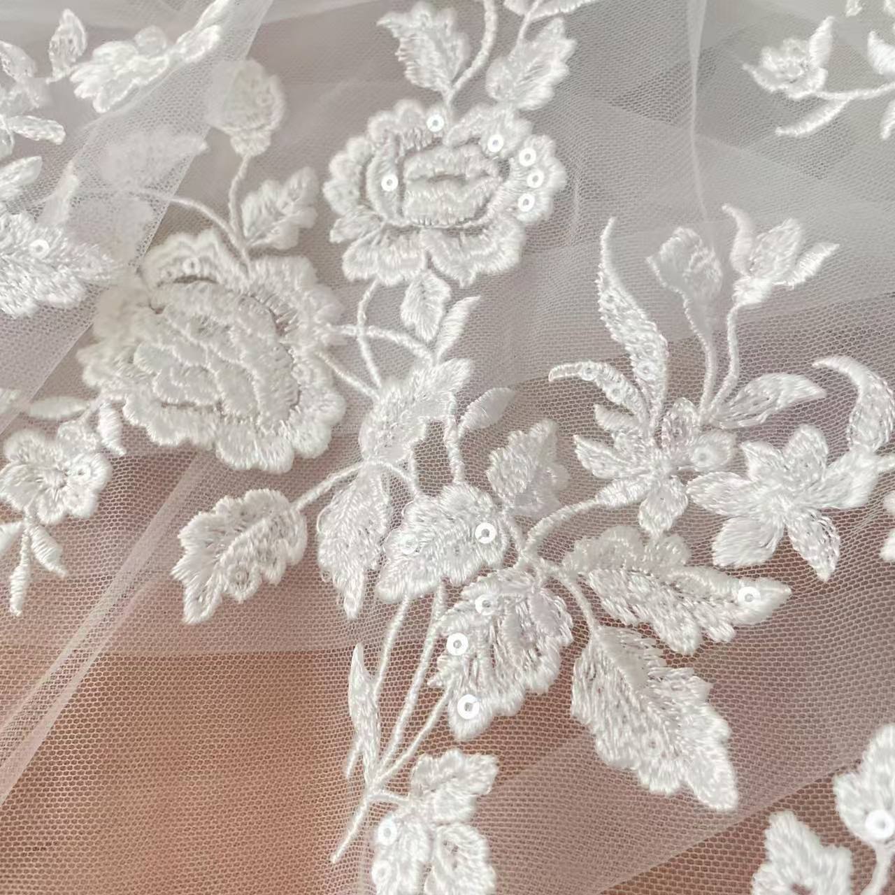 Embroidery Abaya - フランス刺繍レース生地、美しい花、ロマンチックなウェディングスパンコール、DIYウェディングドレス背景装飾アクセサリー