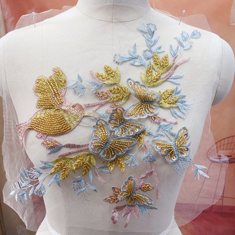 精巧なゴールドピンクメタルブルーホワイト3D蝶ビーズレースア - Embroidery Gold のレビューと価格