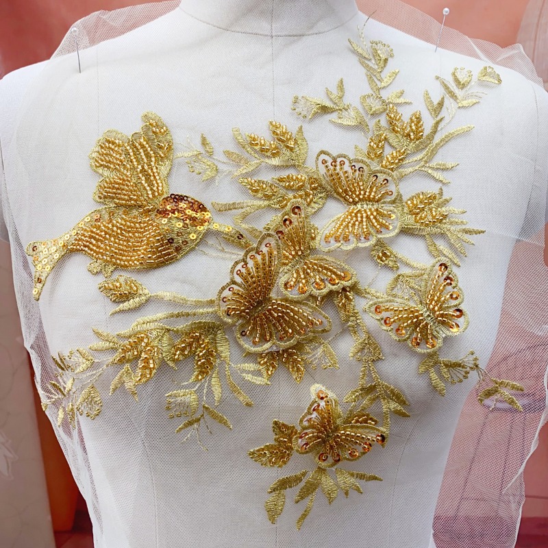 精巧なゴールドピンクメタルブルーホワイト3D蝶ビーズレースア - Embroidery Gold のレビューと価格