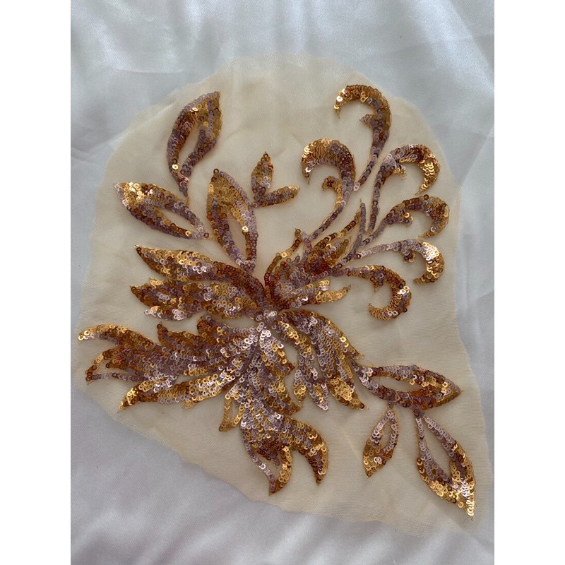 レース刺繍メッシュスパンコールフラワーパッチ 4 色白赤シル - Embroidery Gold のレビューと価格