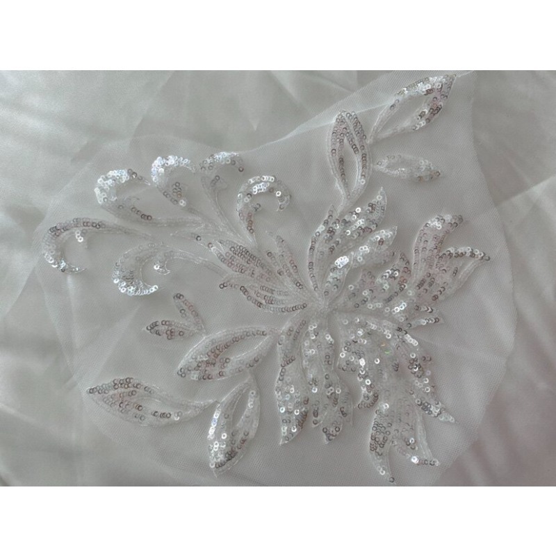 レース刺繍メッシュスパンコールフラワーパッチ 4 色白赤シル - Embroidery Gold のレビューと価格