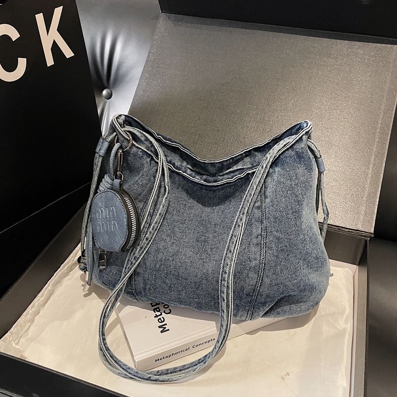 新しい韓国スタイルのカジュアルでシンプルなクロスボディバッグ - Embroidery Keychain のレビューと価格